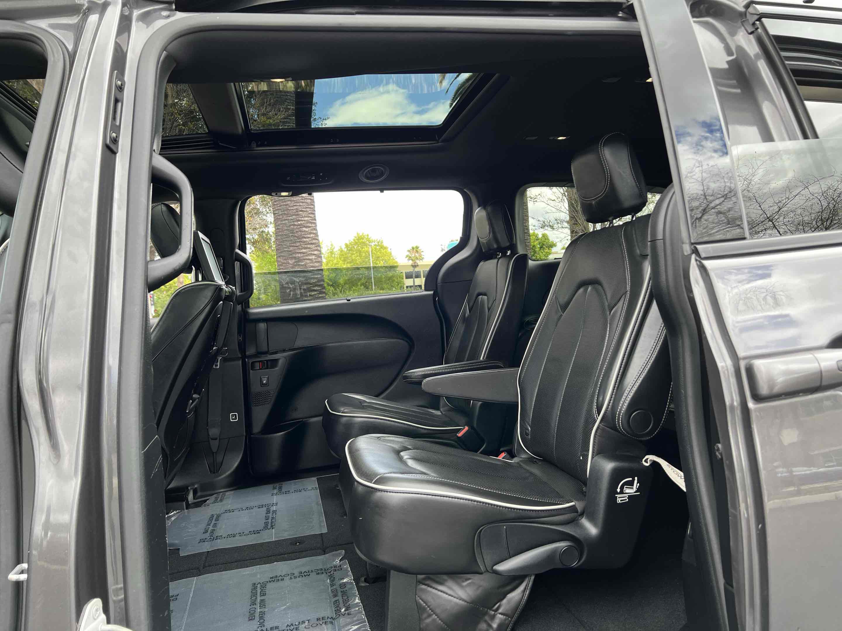 Used 2019 Chrysler Pacifica Limited w/ Advanced Safetytec Group FWD image 41