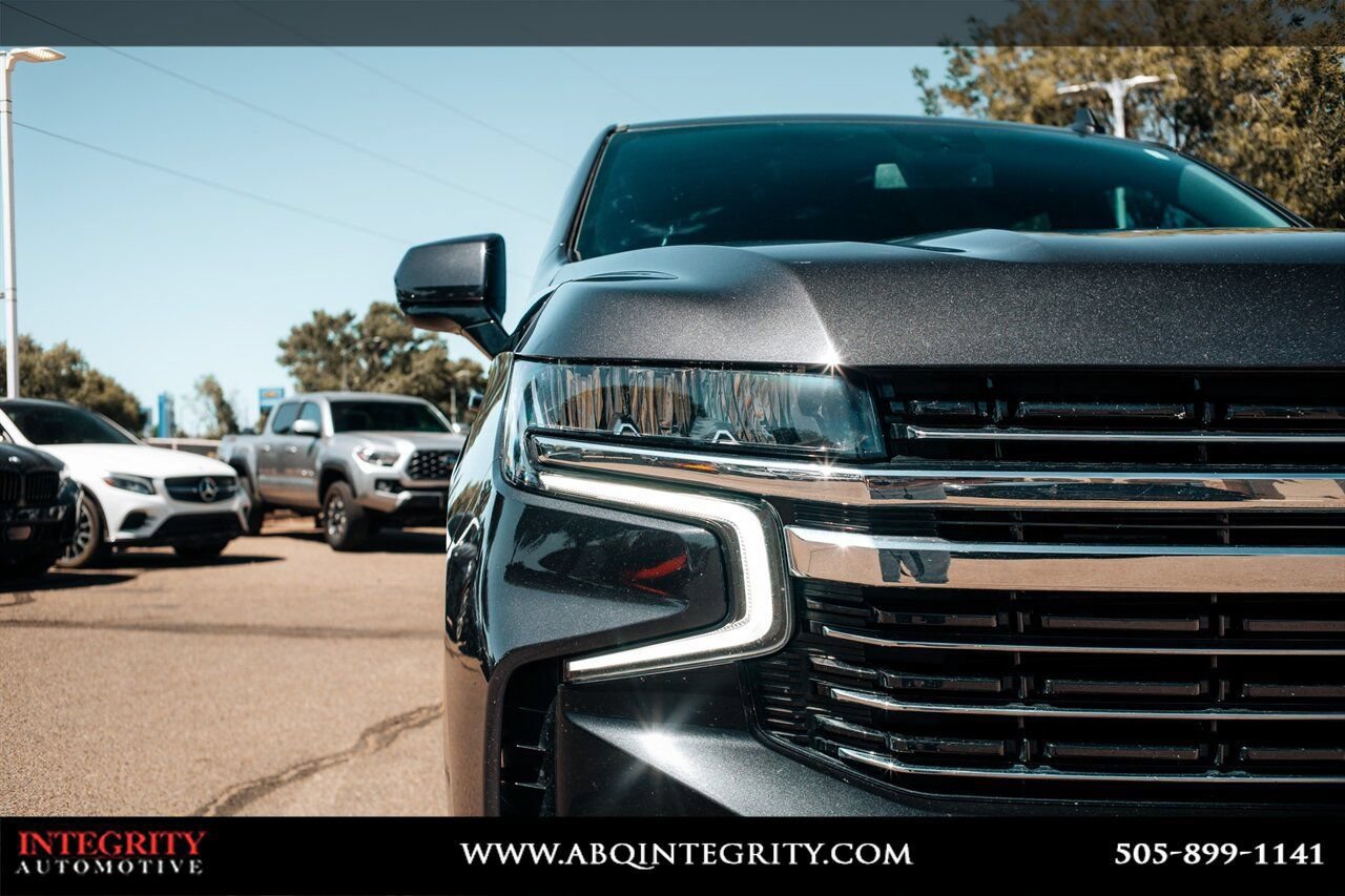 Used 2024 Chevrolet Suburban LT RWD image 9