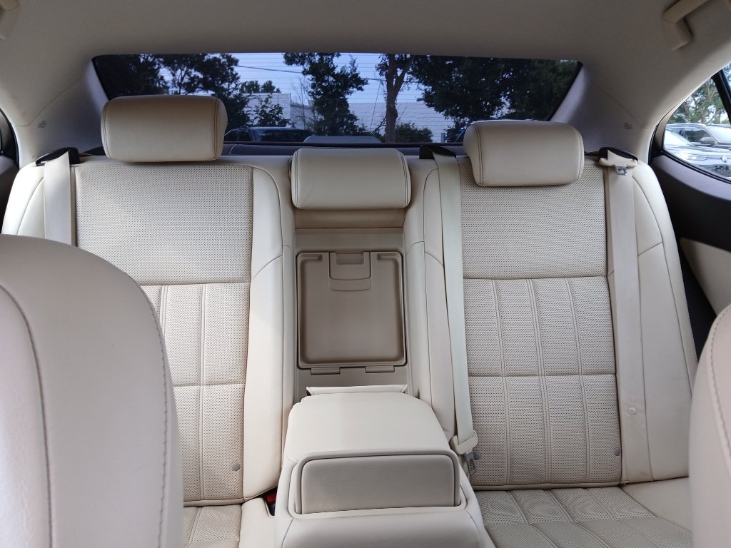 Used 2016 Lexus ES 350 w/ Luxury Package w/Wood Trim FWD image 28