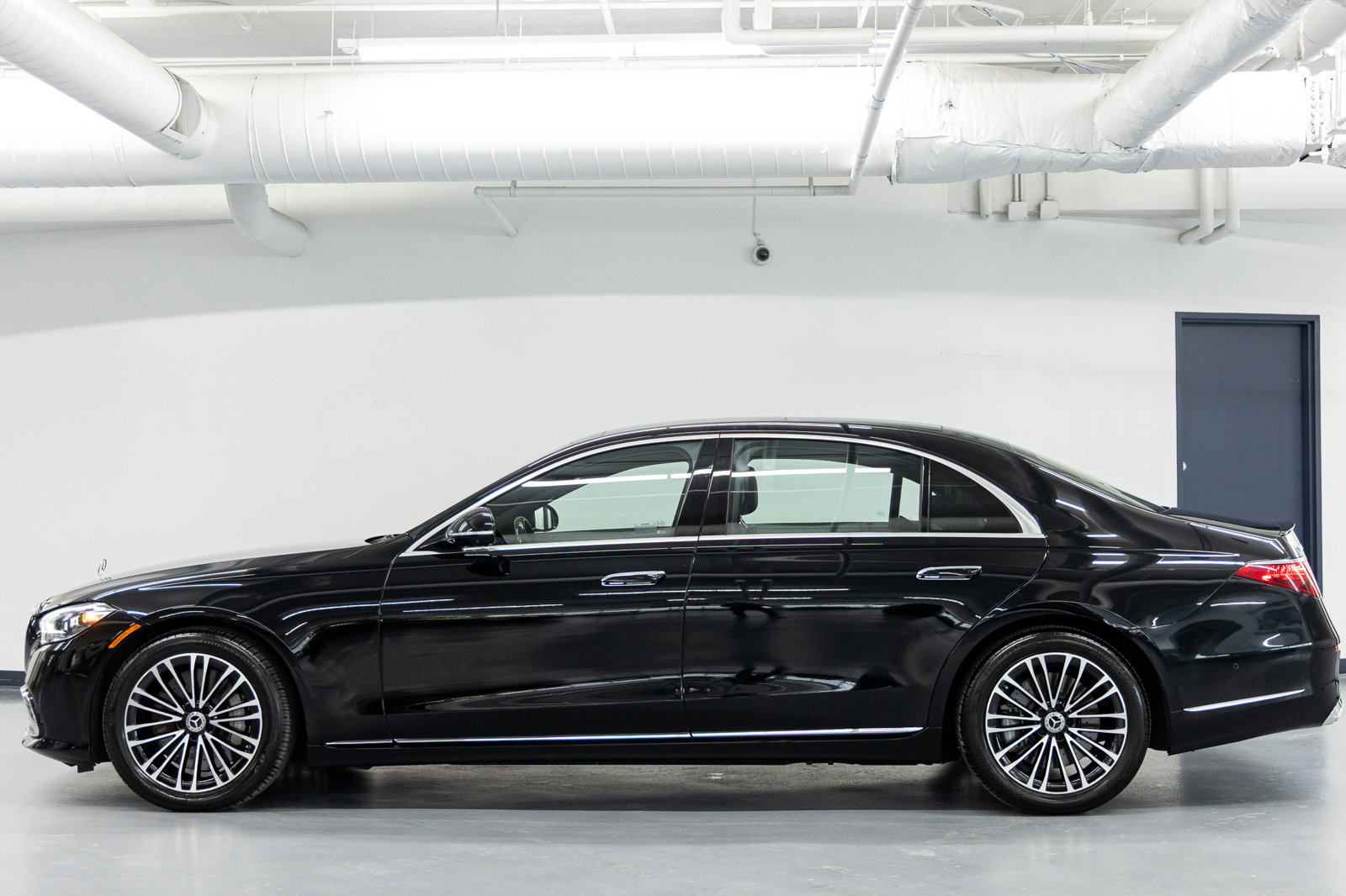 Used 2024 Mercedes-Benz S 580 4MATIC Sedan image 2