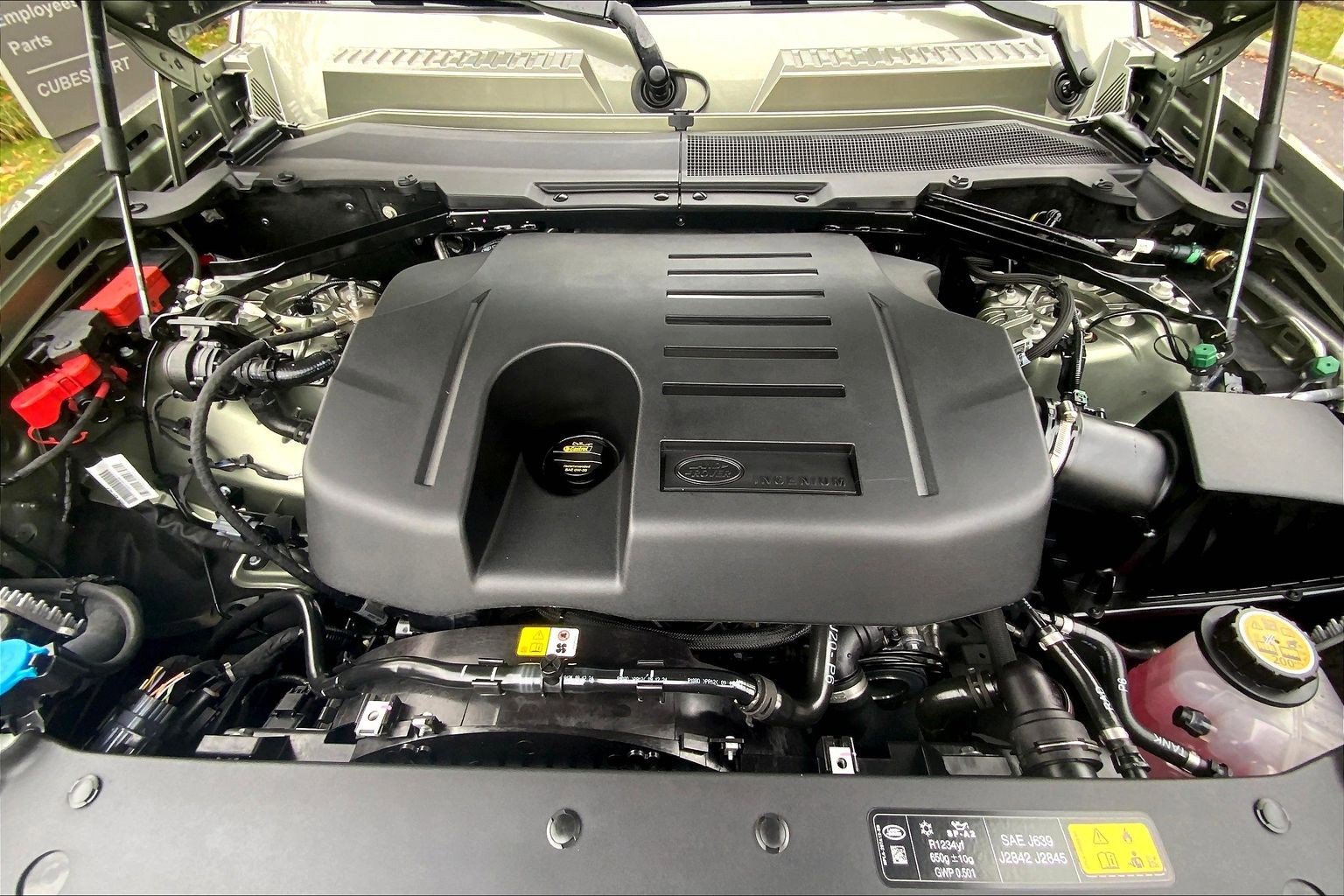 Used 2025 Land Rover Defender 110 X-Dynamic SE image 29