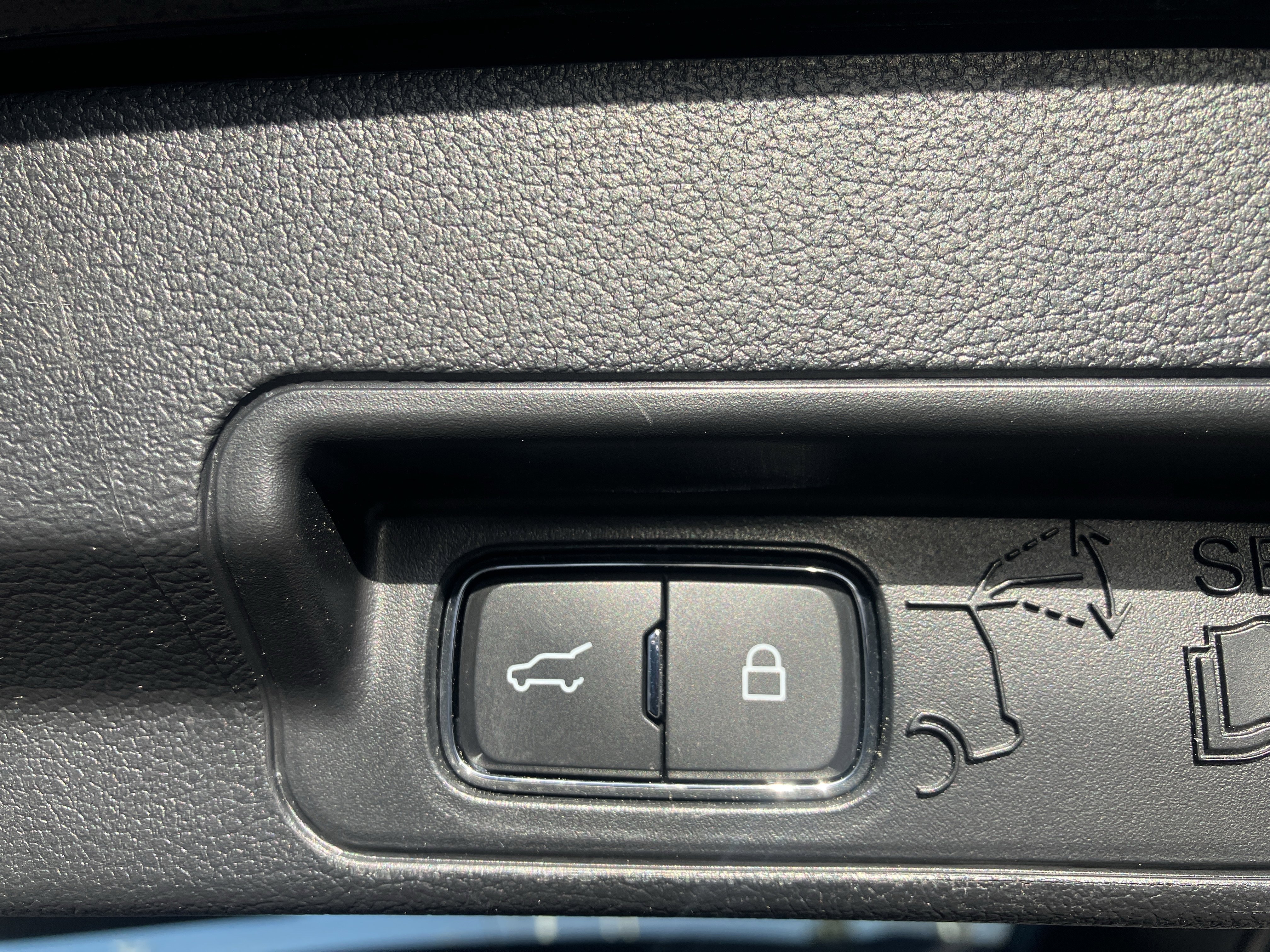 Used 2022 Ford Explorer XLT w/ Equipment Group 202A image 13