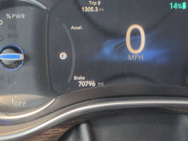 Used 2023 Chrysler Pacifica Limited FWD image 19