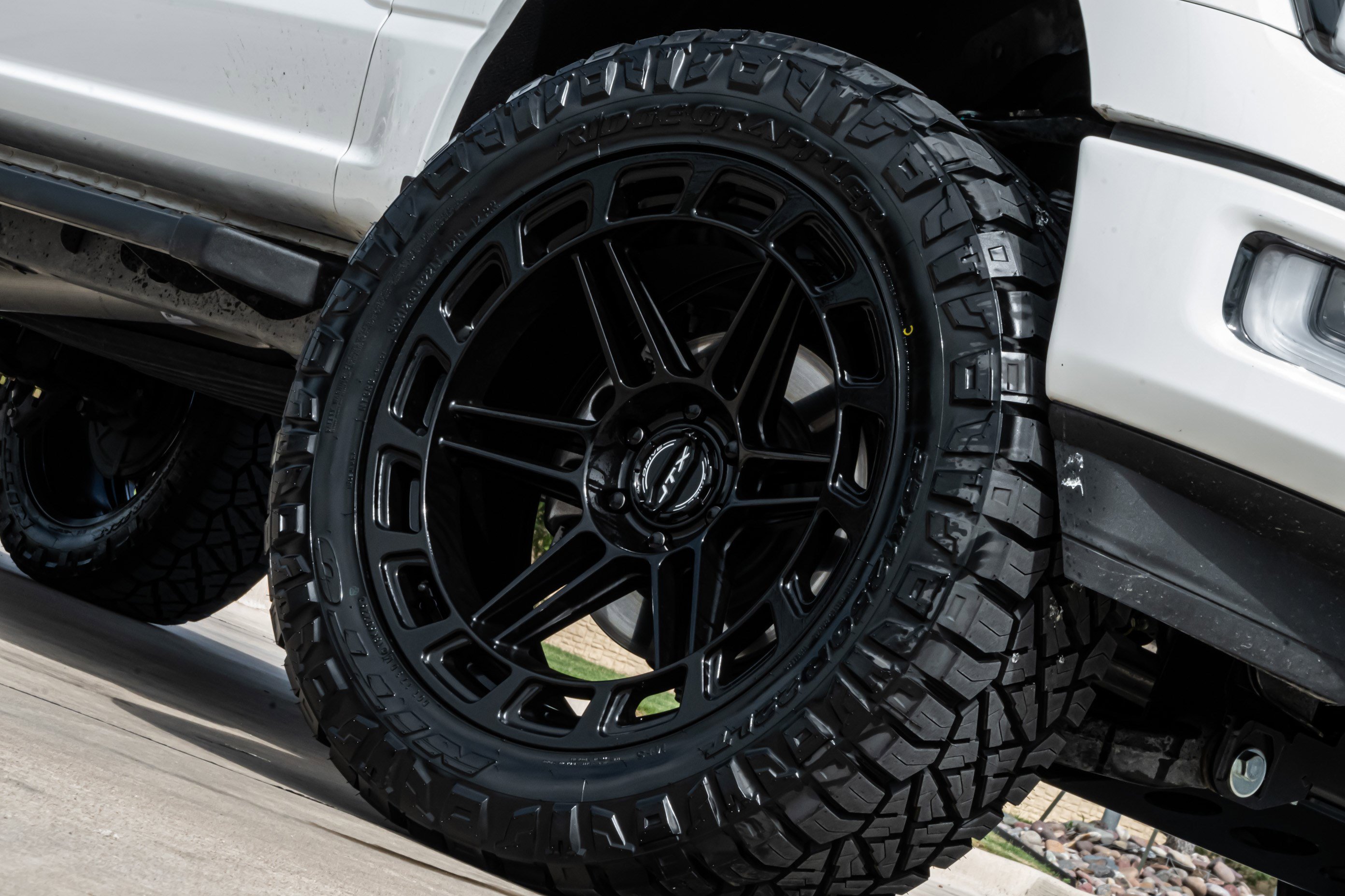 Used 2024 Ford F150 Lariat w/ FX4 Off-Road Package AWD/4WD image 11