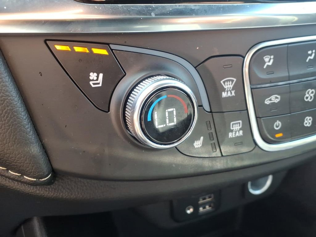 Used 2023 Chevrolet Traverse Premier image 24