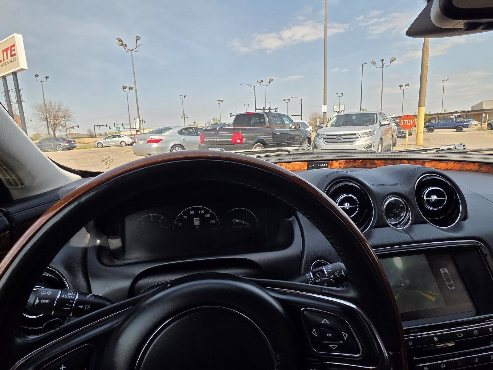 Used 2017 Jaguar XJ R-Sport AWD/4WD image 32