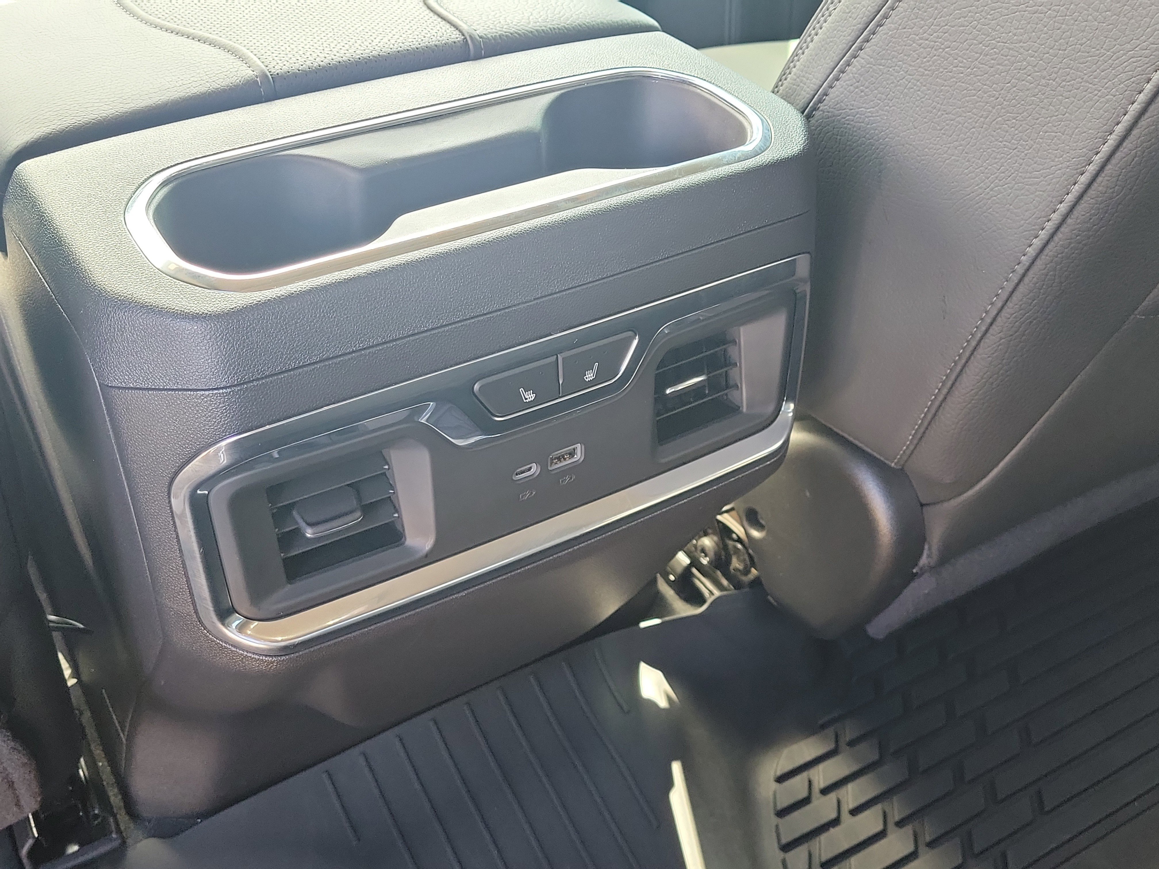 Used 2024 GMC Sierra 1500 Denali w/ Technology Package AWD/4WD image 15