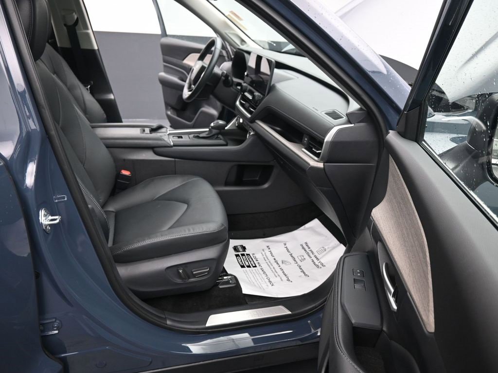 Used 2025 Toyota Grand Highlander AWD Hybrid image 26