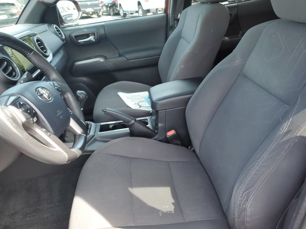 Used 2018 Toyota Tacoma TRD Sport AWD/4WD image 16