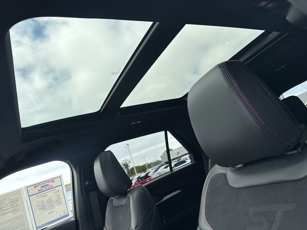 Used 2025 Ford Explorer ST w/ Sun And Sound Package AWD/4WD image 17