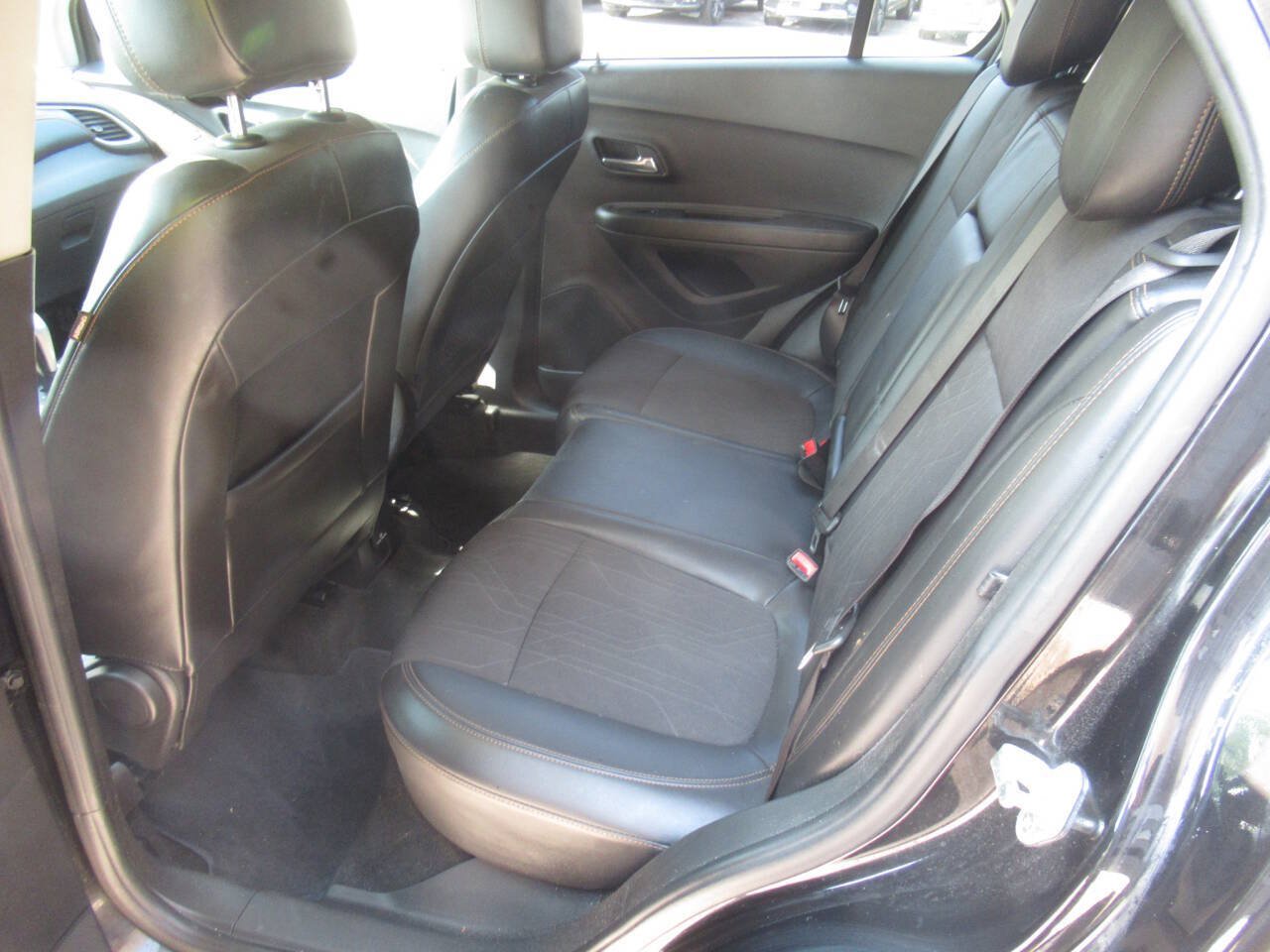 Used 2020 Chevrolet Trax LT w/ Sun & Sound Package AWD/4WD image 15