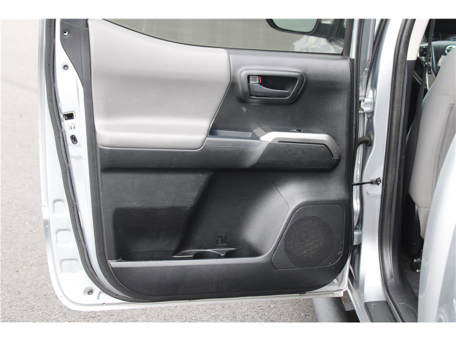 Used 2017 Toyota Tacoma SR5 w/ Tow Package image 10