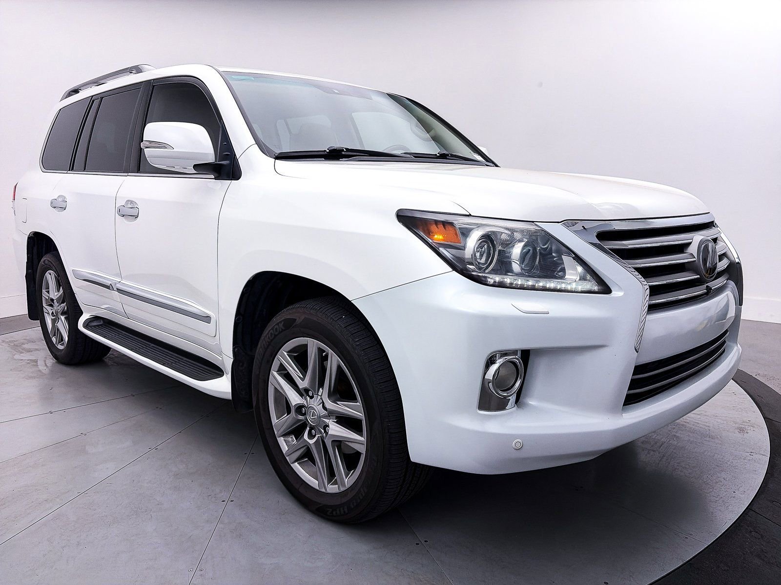 Used 2013 Lexus LX 570 4WD w/ Luxury Pkg w/Pre-crash image 1