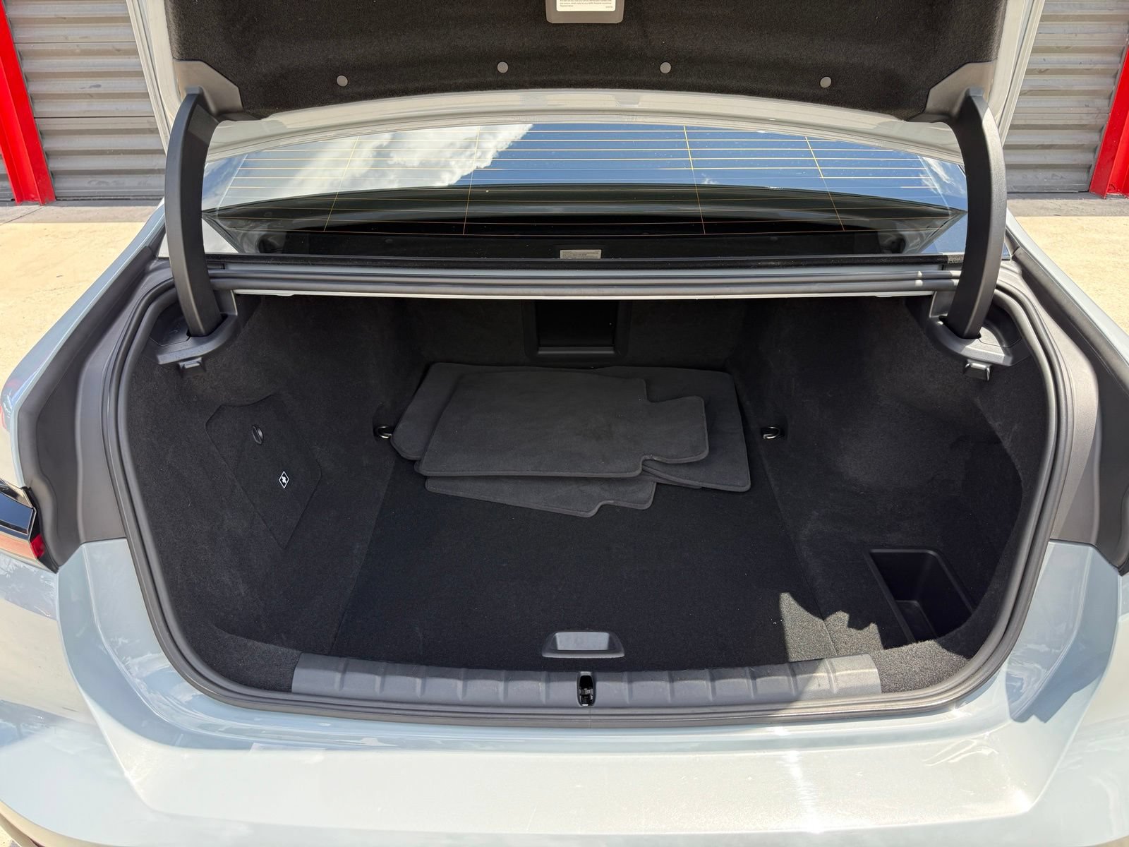 Used 2024 BMW i7 eDrive50 w/ M Sport Package RWD image 39