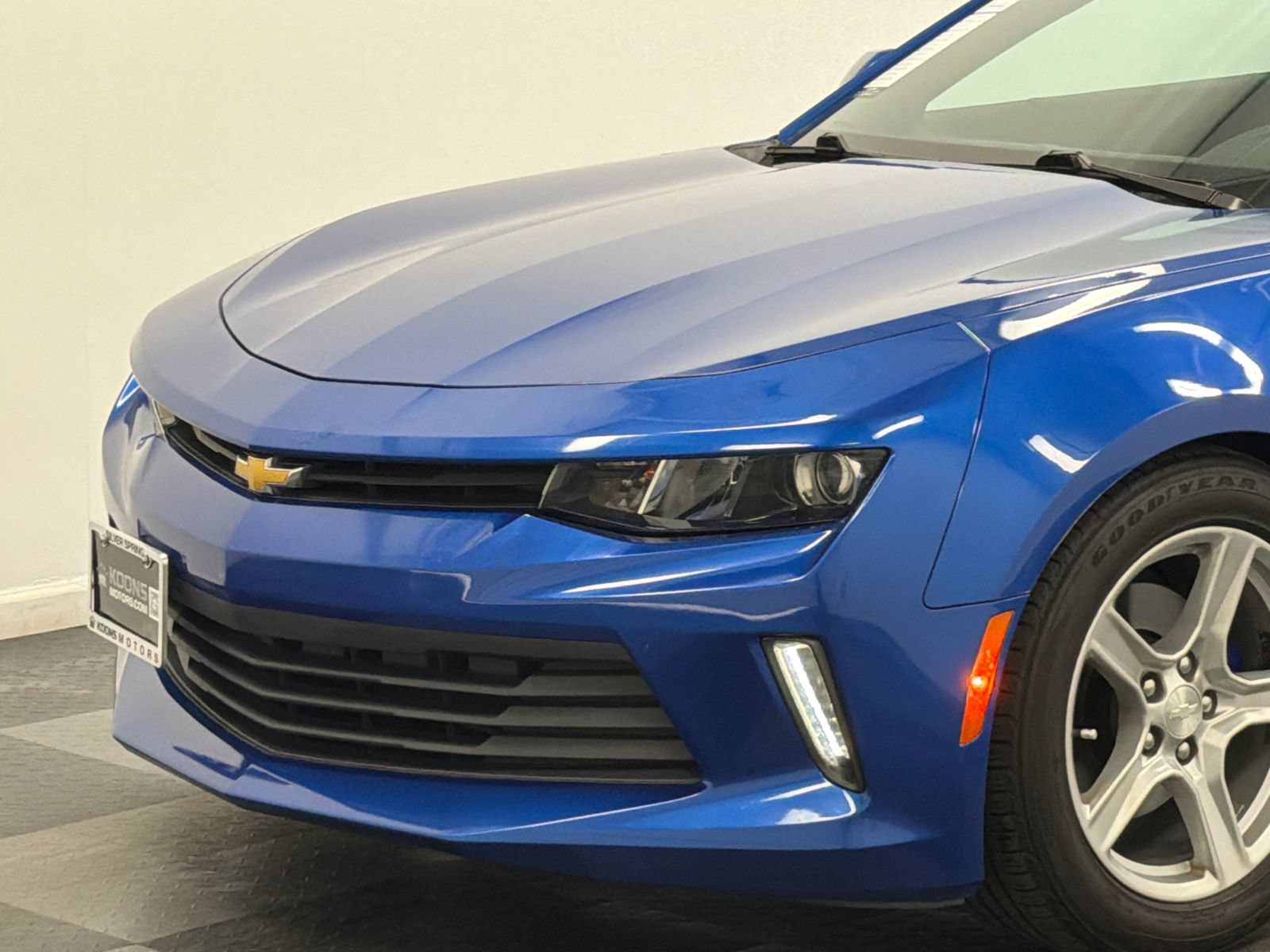 Used 2017 Chevrolet Camaro LT RWD image 2