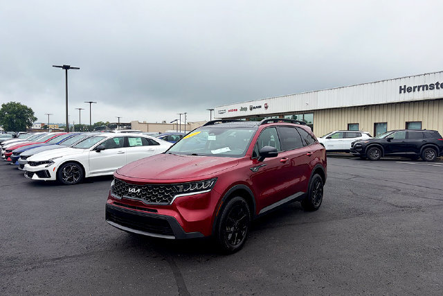 Used 2022 Kia Sorento S w/ Panoramic Sunroof Package AWD/4WD image 3