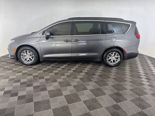 Used 2021 Chrysler Pacifica Touring w/ Cold Weather Group FWD image 10