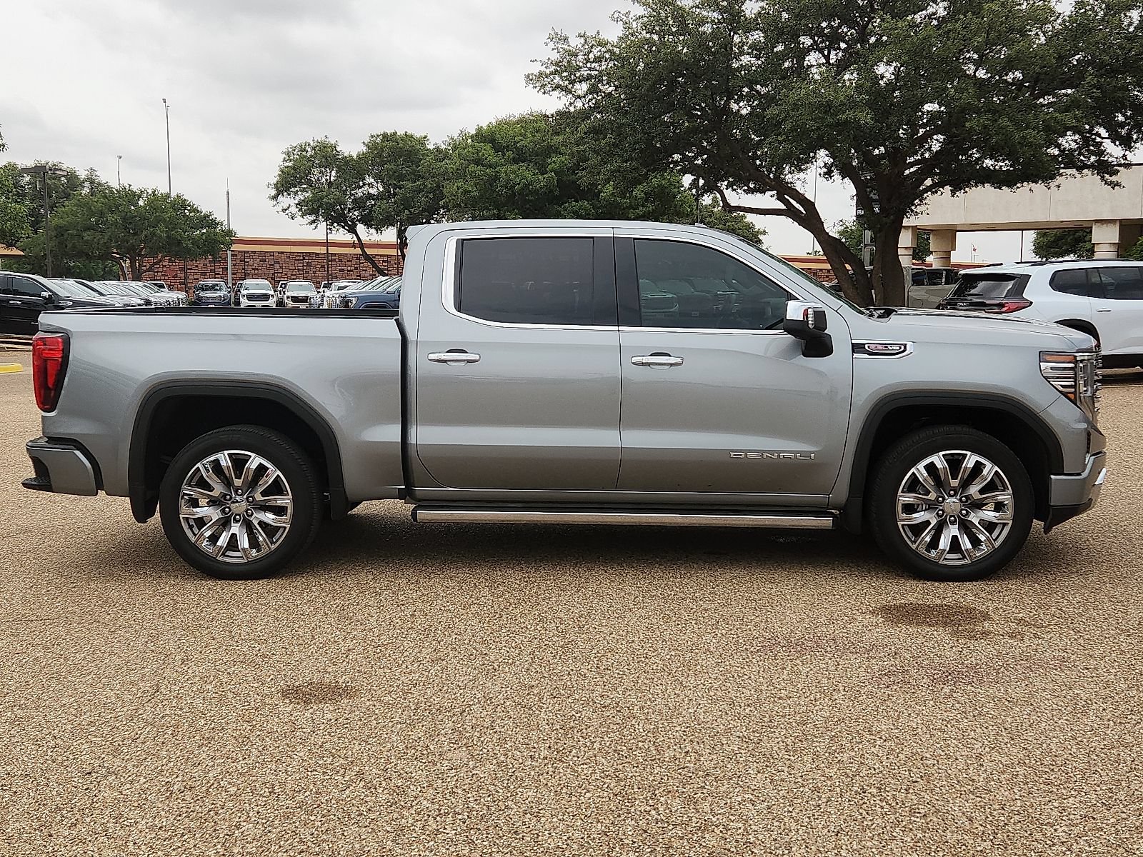 Used 2025 GMC Sierra 1500 Denali AWD/4WD image 5
