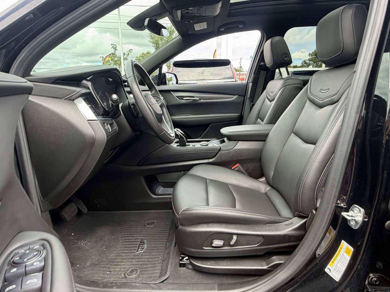Certified 2024 Cadillac XT6 Luxury w/ LPO, Floor Liner Package AWD/4WD image 9