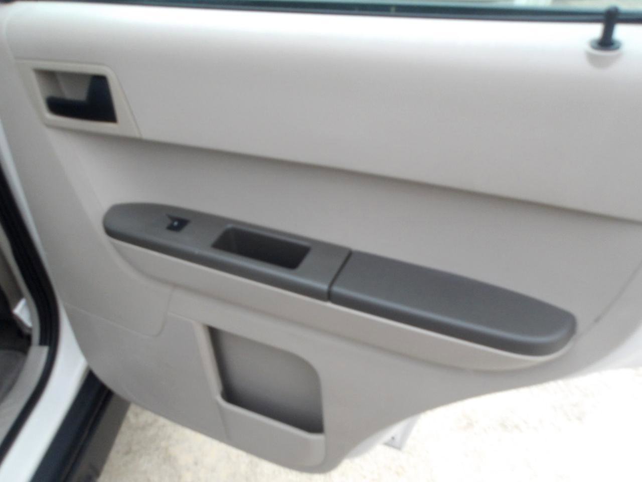 Used 2011 Ford Escape XLS w/ 102A Rapid Spec Order Code FWD image 7