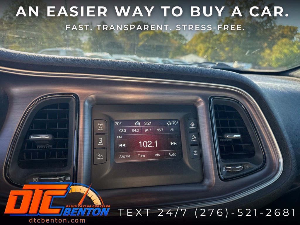 Used 2016 Dodge Challenger SXT w/ Driver Convenience Group RWD image 9