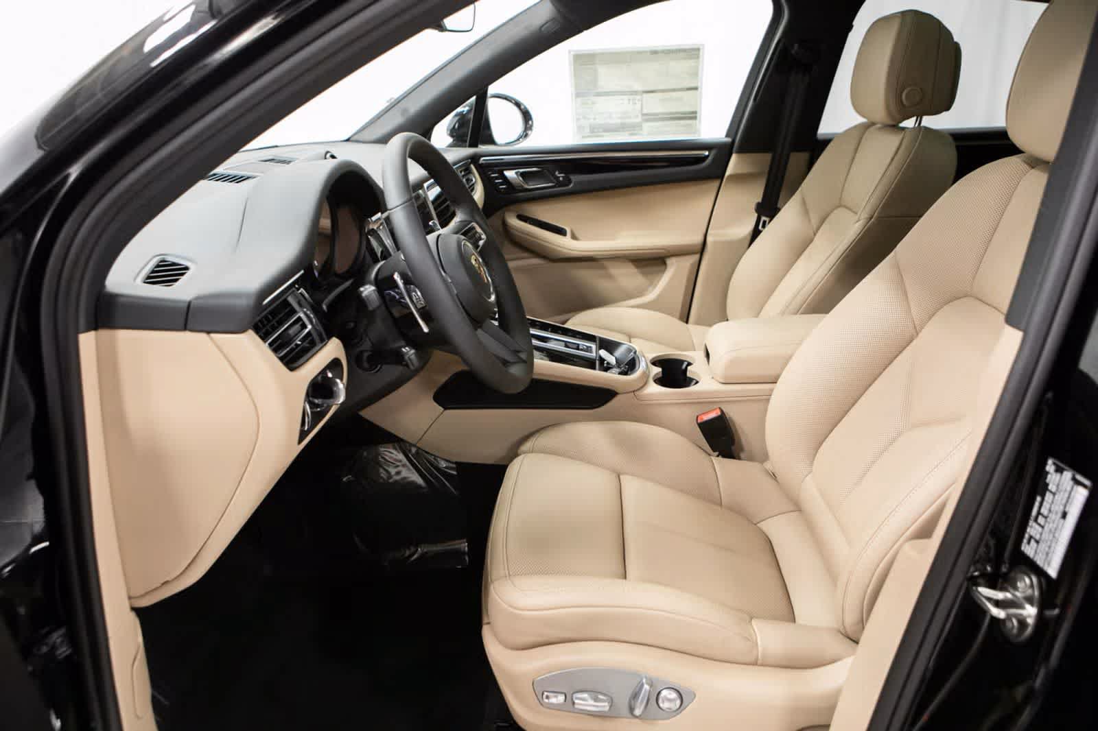 Certified 2026 Porsche Macan AWD/4WD image 22