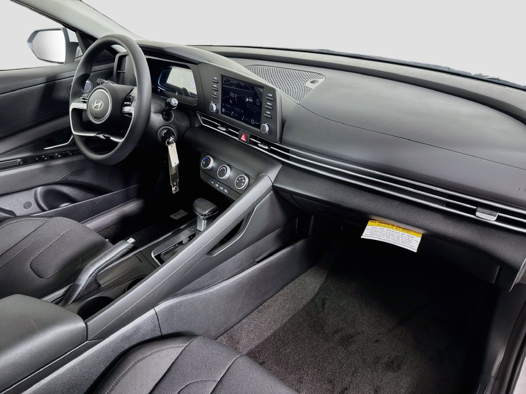 New 2026 Hyundai Elantra SE FWD image 30