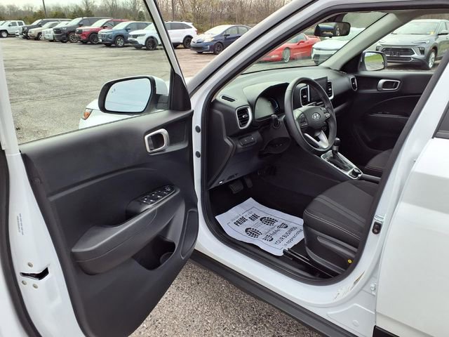 Used 2025 Hyundai Venue SEL image 35
