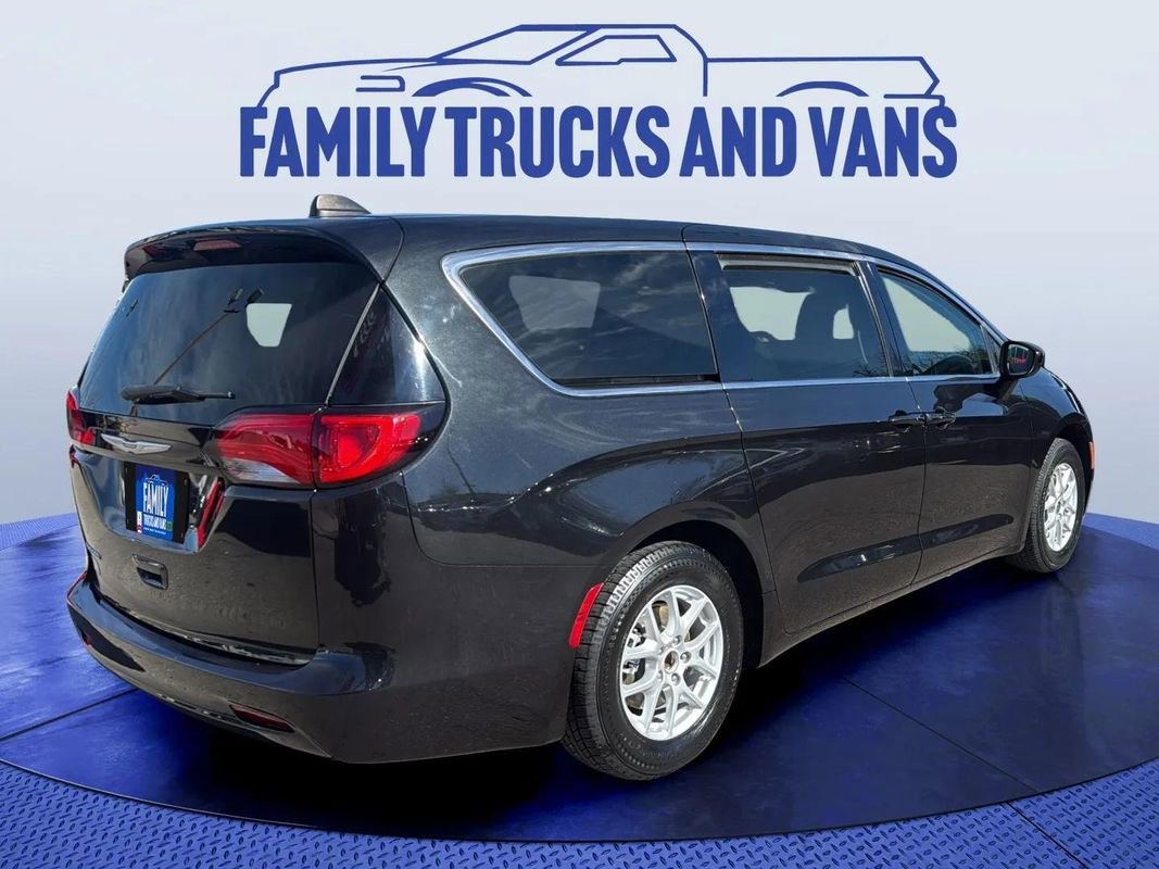 Used 2022 Chrysler Voyager LX image 5