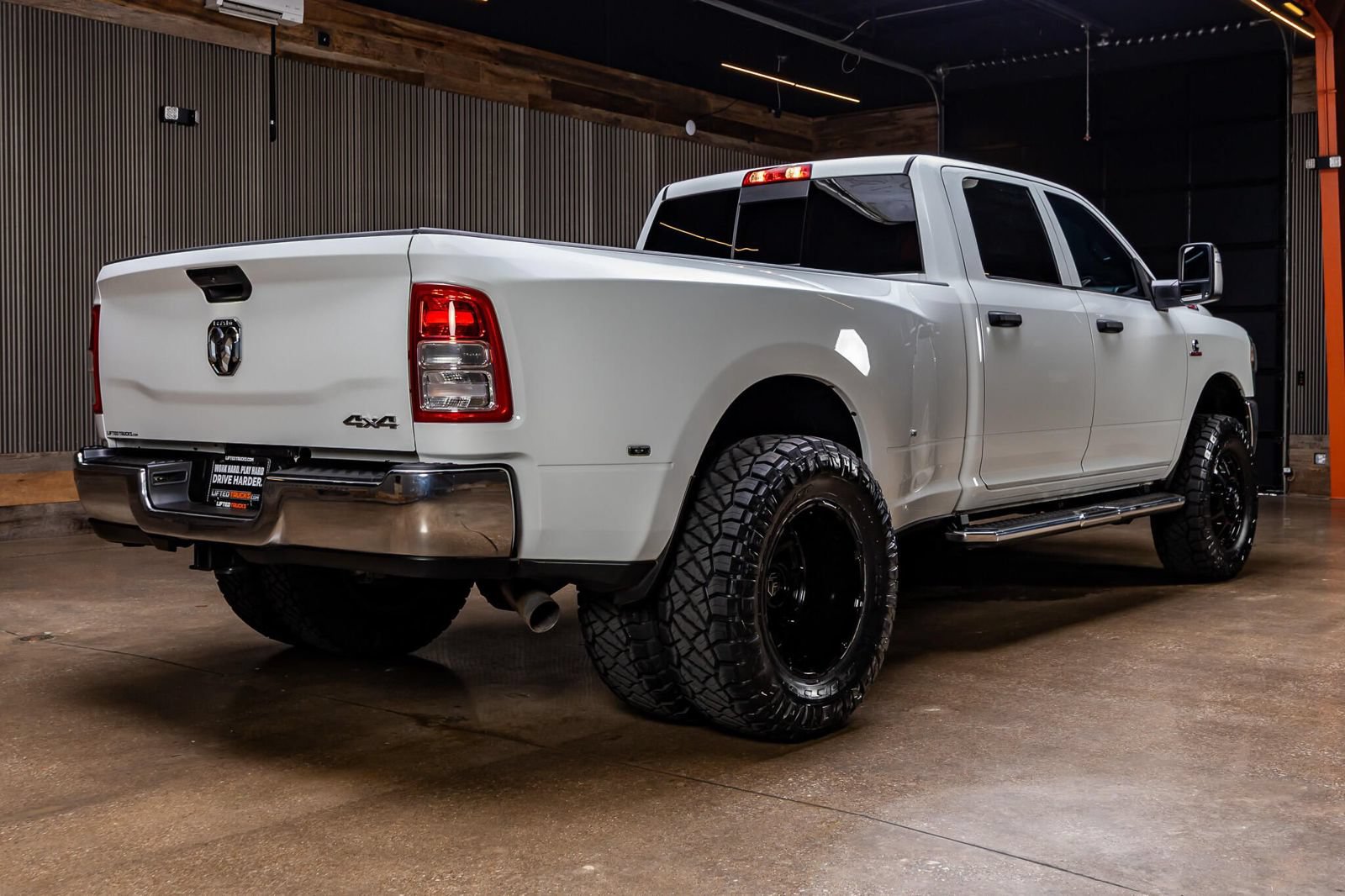 Used 2024 RAM 3500 Tradesman w/ Chrome Appearance Group AWD/4WD image 10