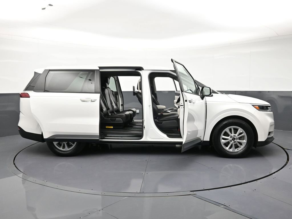Used 2022 Kia Carnival LX FWD image 34