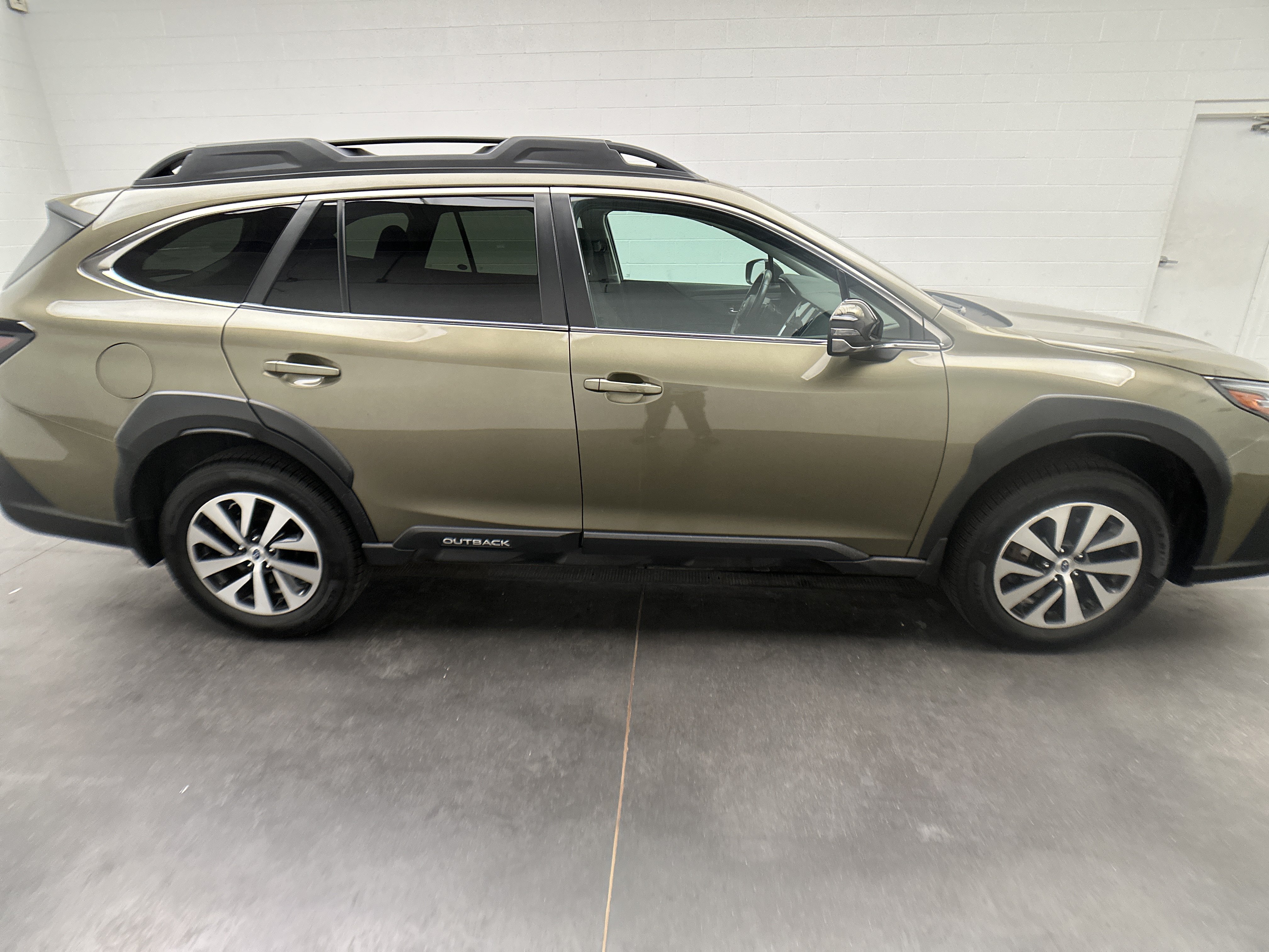 Used 2024 Subaru Outback Premium AWD/4WD image 9