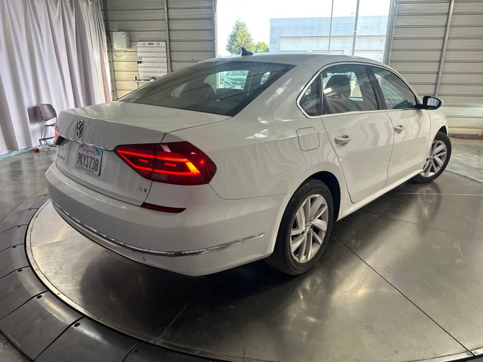 Used 2018 Volkswagen Passat 2.0T SE w/ SE Lighting Package FWD image 5
