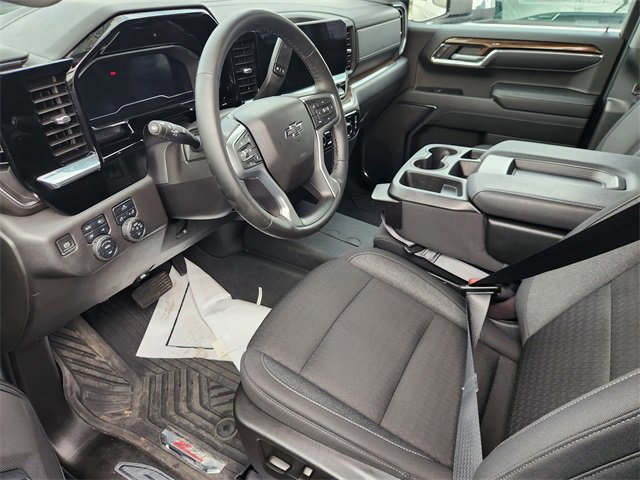 Used 2024 Chevrolet Silverado 1500 LT Trail Boss w/ LPO, Dark Essentials Package image 7
