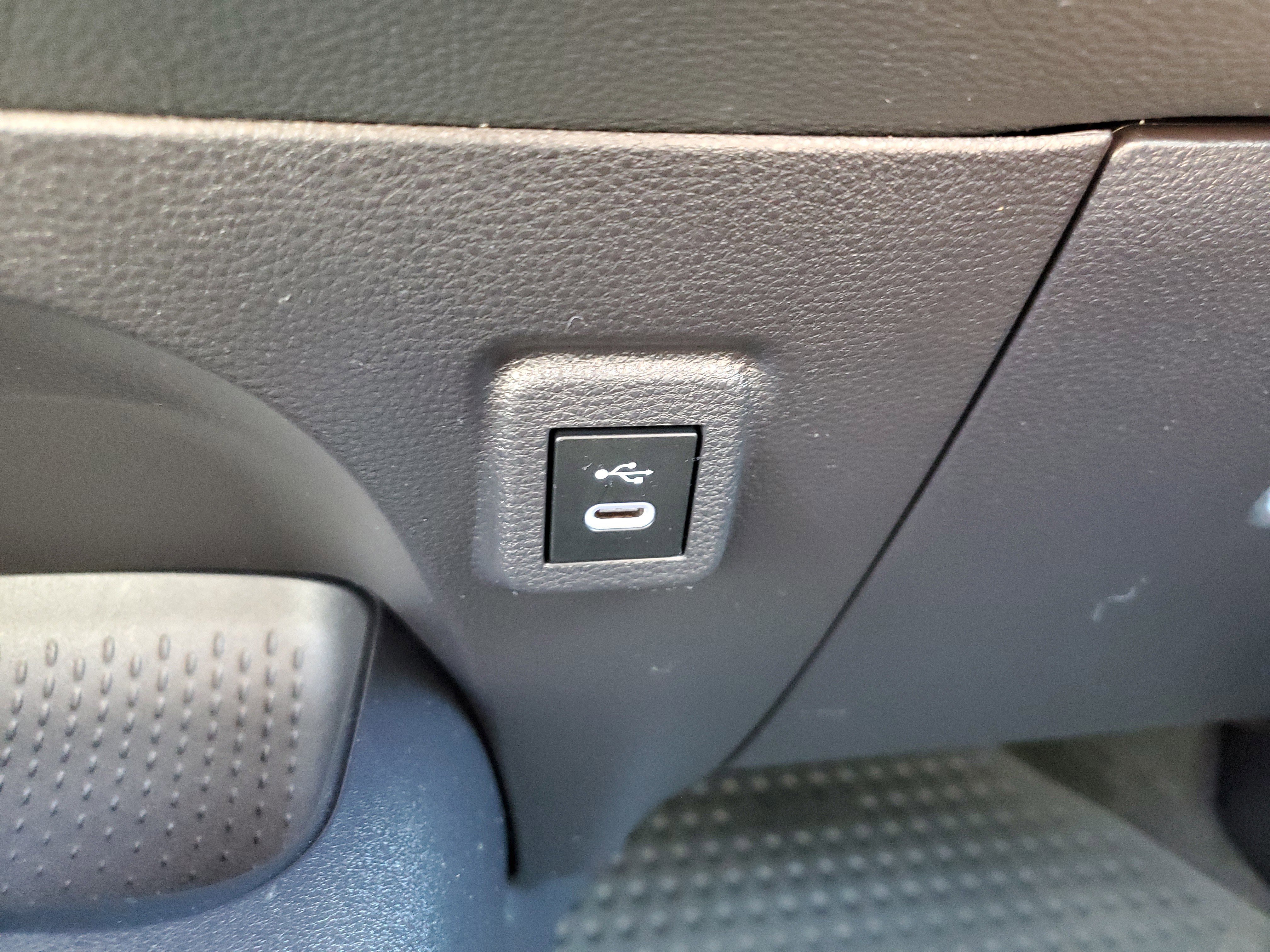 Used 2025 Toyota Corolla LE image 21