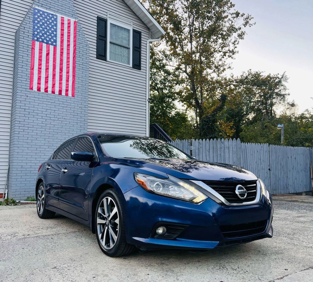 Used 2016 Nissan Altima 2.5 SR w/ LED Appearance Package image 5