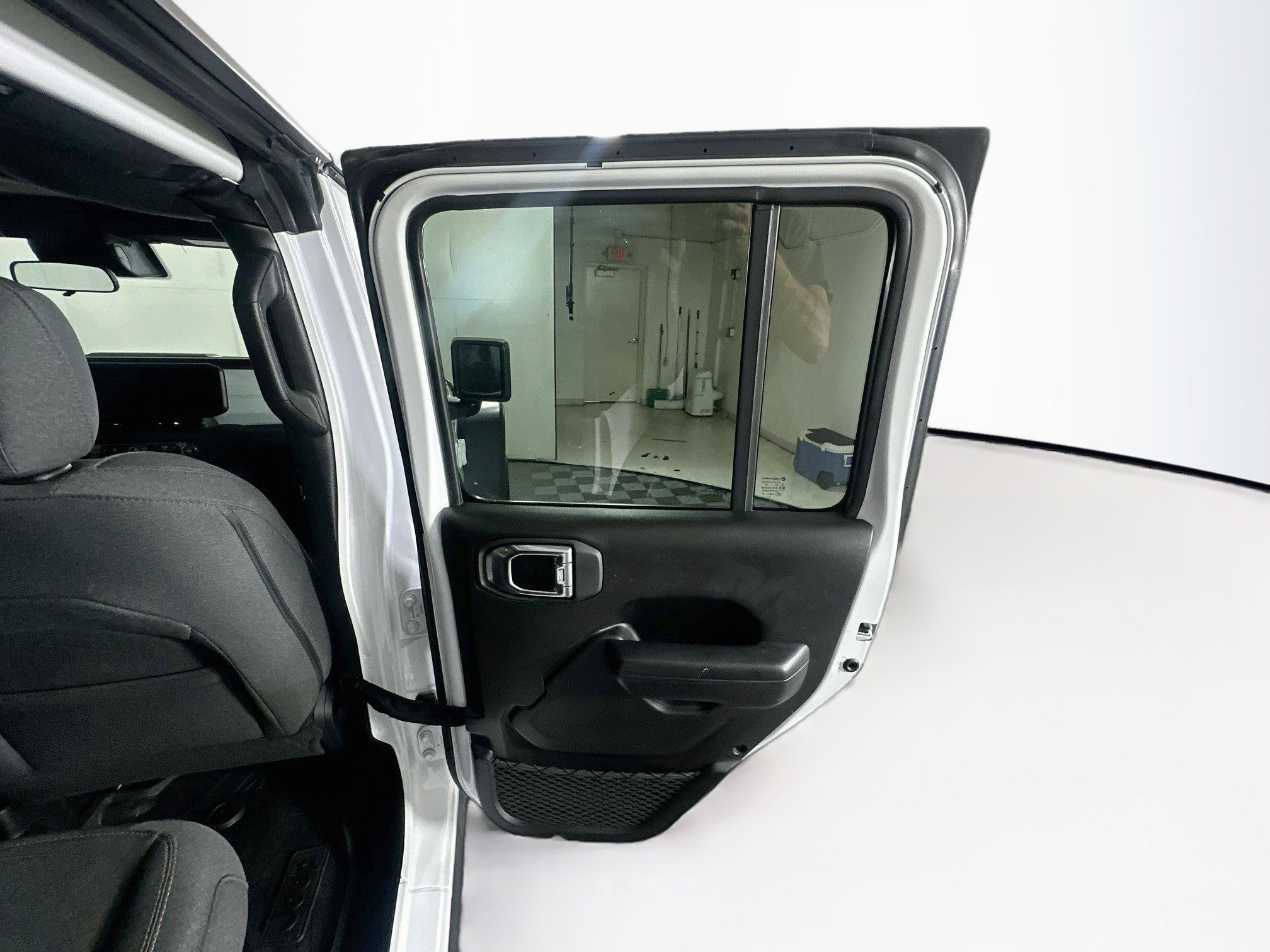 Used 2024 Jeep Wrangler Unlimited AWD/4WD image 28