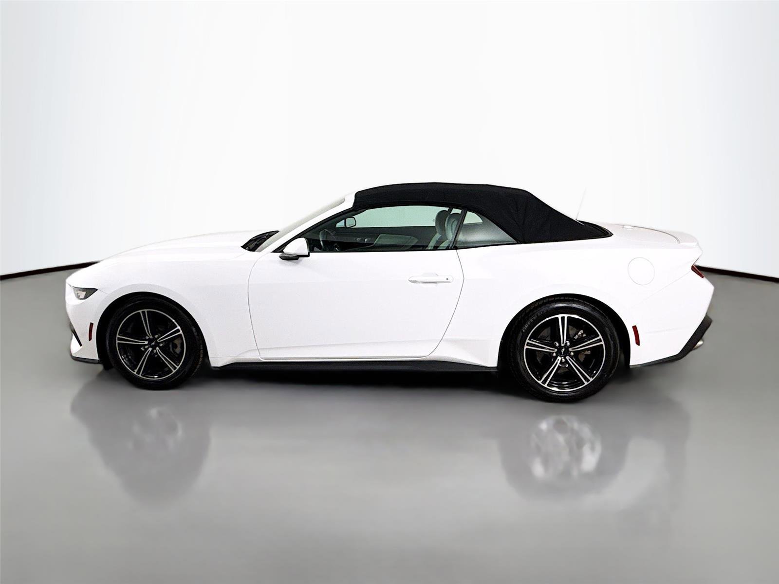 Used 2024 Ford Mustang Premium image 4