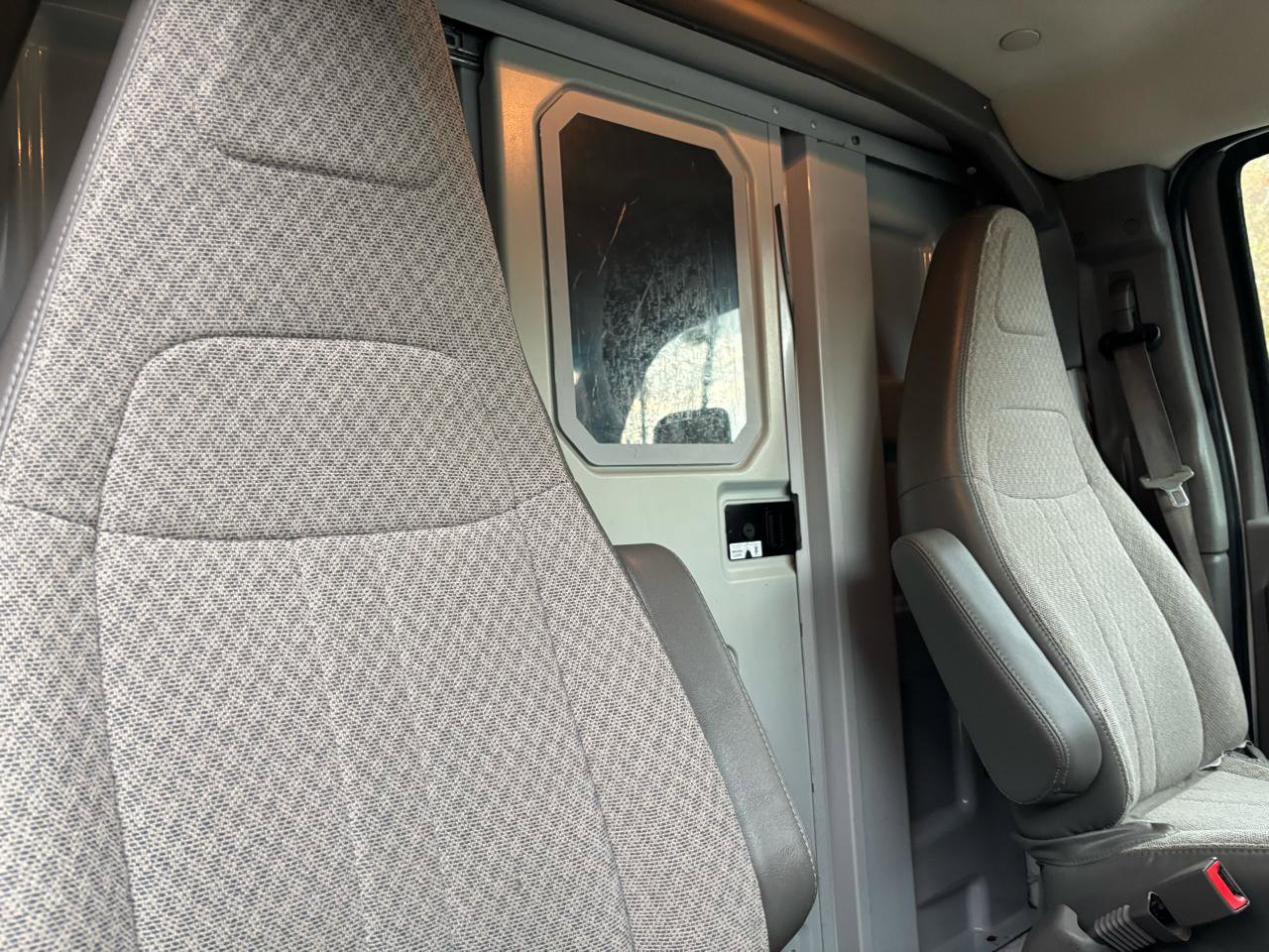 Used 2017 Chevrolet Express 3500 RWD image 13