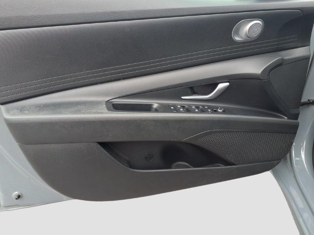 Used 2022 Hyundai Elantra SEL w/ Cargo Package FWD image 18