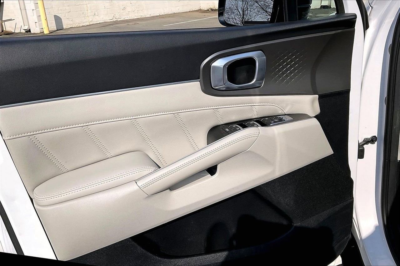 Used 2021 Kia Sorento SX image 29