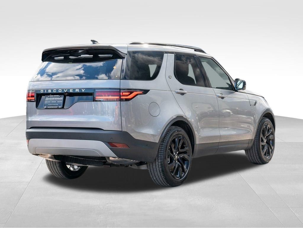 New 2025 Land Rover Discovery S image 4