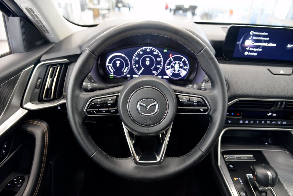 Certified 2024 MAZDA CX-90 Plug-In Hybrid w/ Premium Pkg AWD/4WD image 18