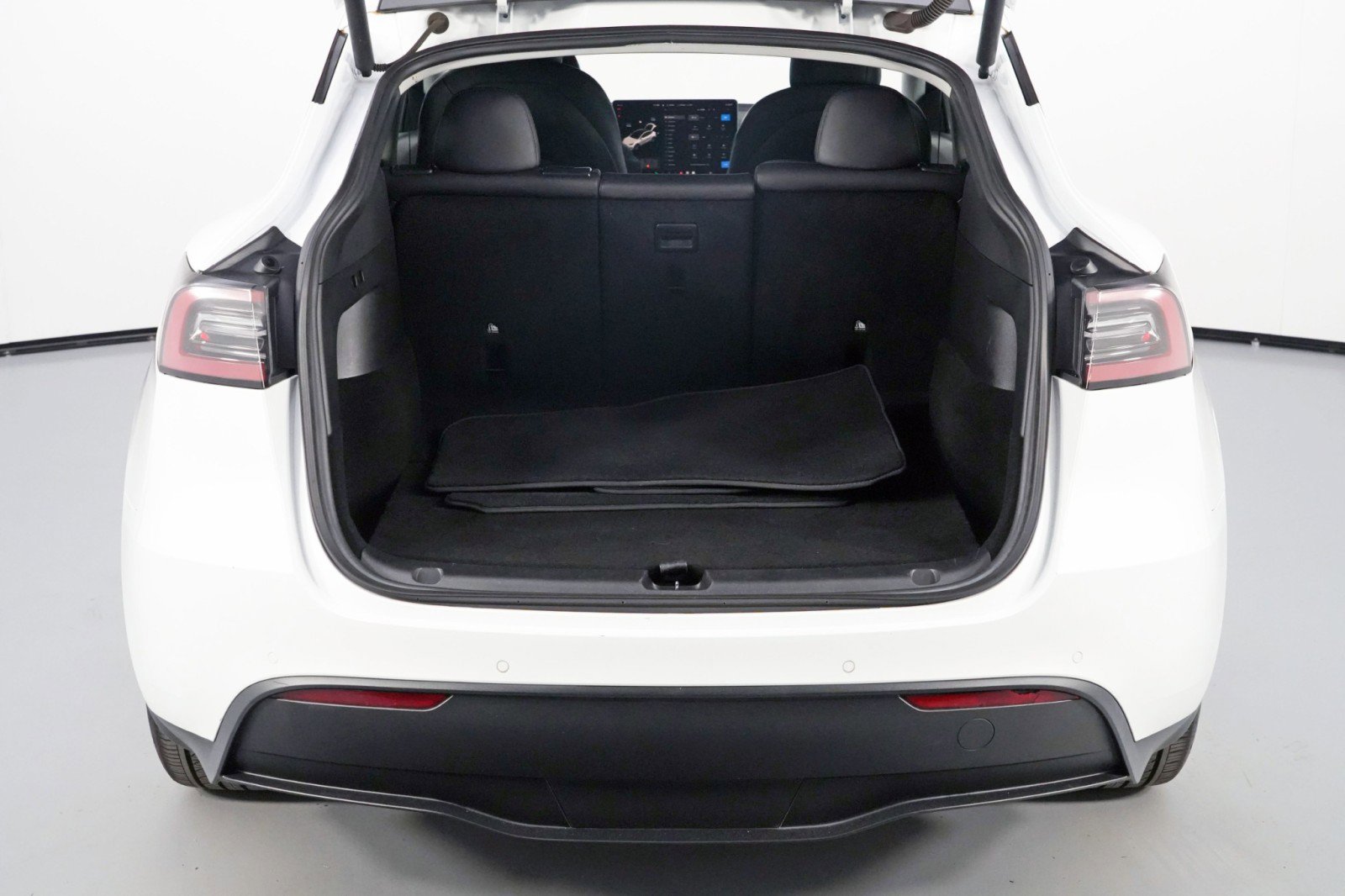 Used 2021 Tesla Model Y Long Range image 10