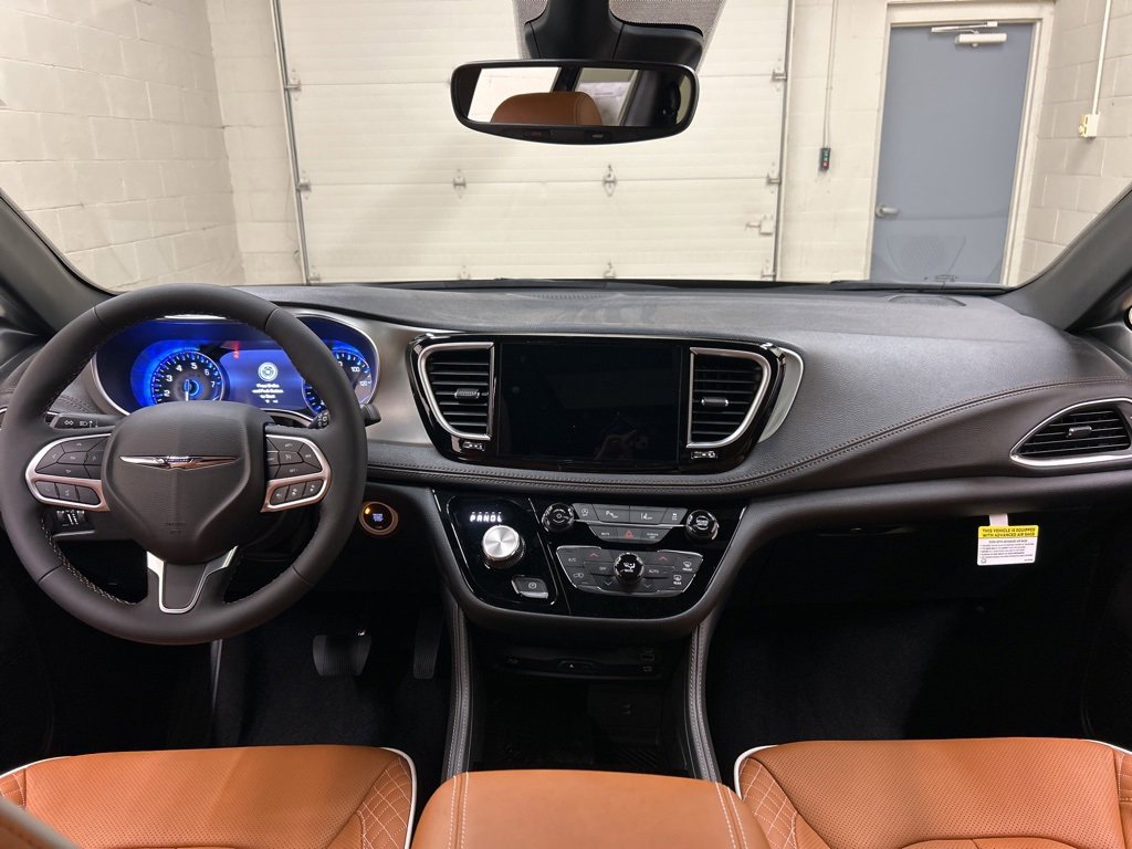 New 2026 Chrysler Pacifica Pinnacle image 18