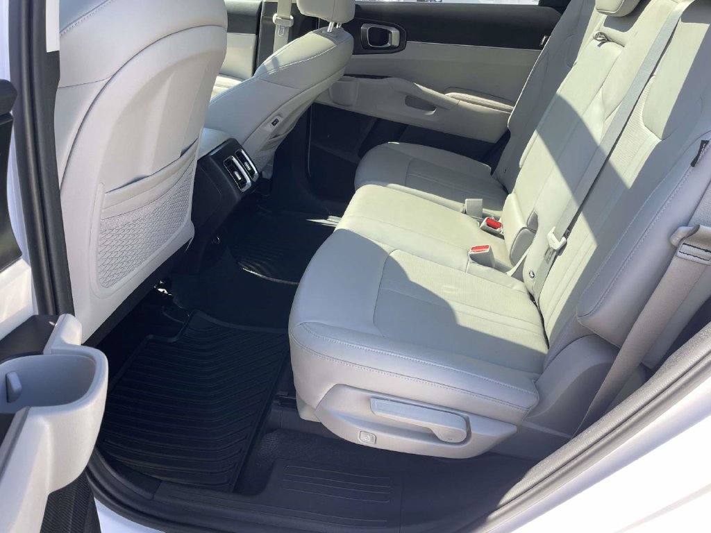 Used 2025 Kia Sorento S w/ Panoramic Sunroof Package FWD image 11
