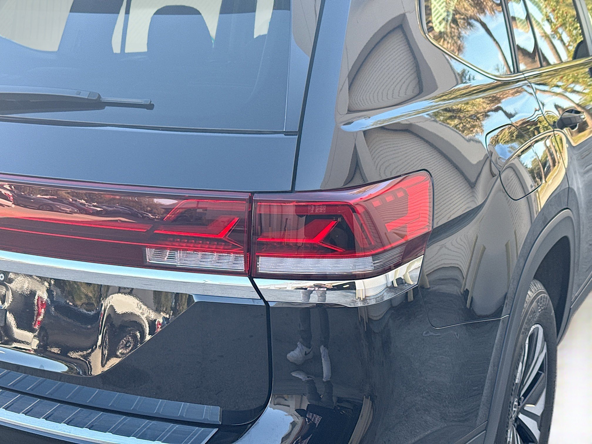 Certified 2025 Volkswagen Atlas SE image 27