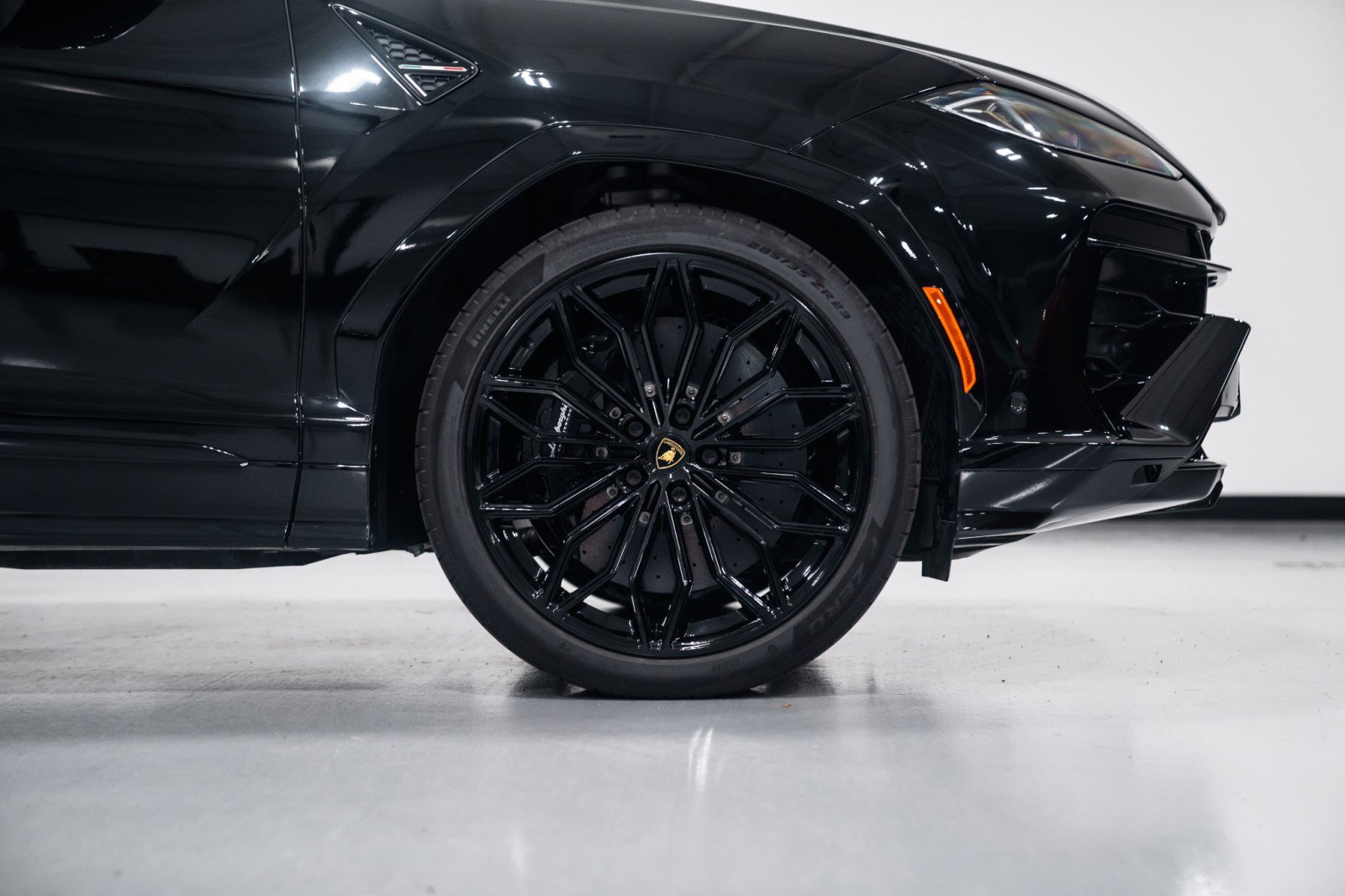 Used 2025 Lamborghini Urus SE image 35