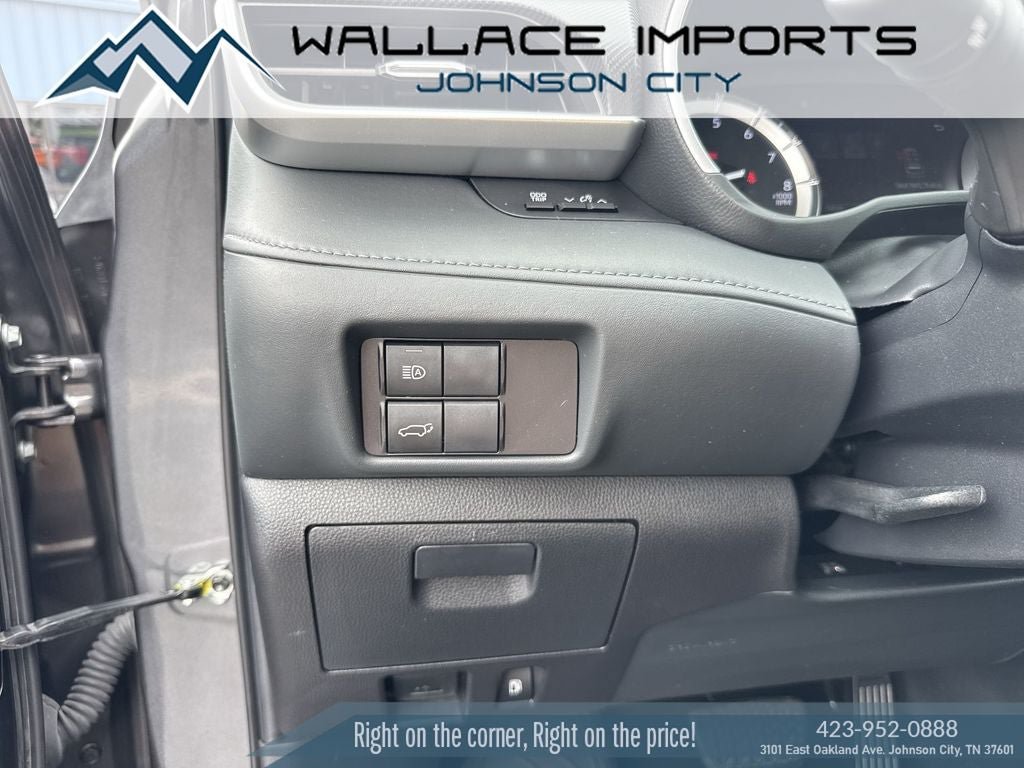 Used 2022 Toyota Highlander XSE FWD image 32