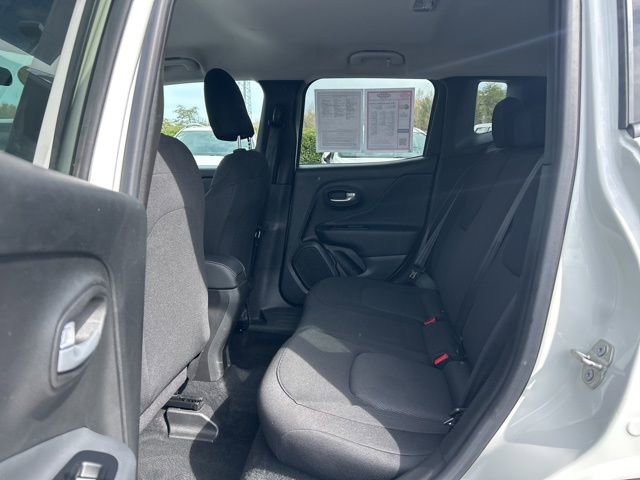 Used 2023 Jeep Renegade Latitude AWD/4WD image 16